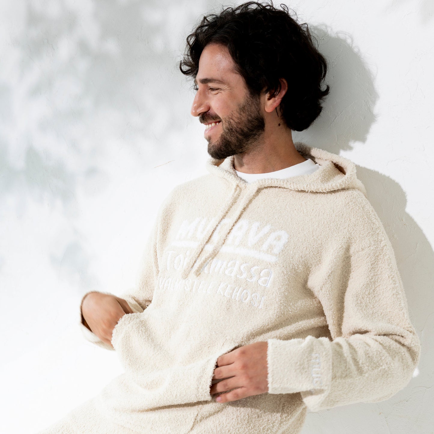 モールニットロゴフーディー